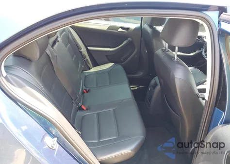 2015 Volkswagen Jetta 1.8T Se z USA, uszkodzony, nr VIN 3VWD07AJ3FM302905